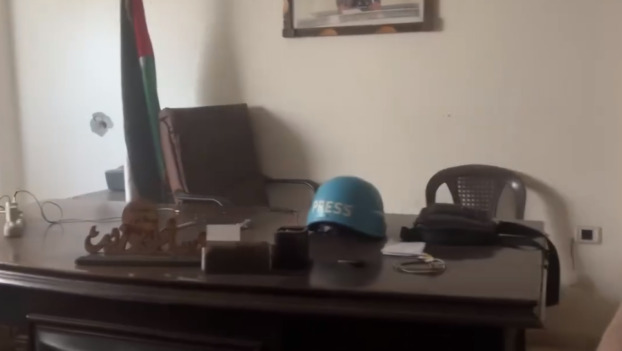 تضرر مكتب مراسل التلفزيون الجزائري و إذاعة الجزائر الدولية في غزة جراء القصف الصهيوني الهمجي 