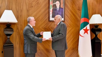عطاف يستقبل السفير الجديد للأردن