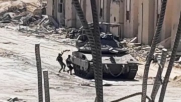 مقتل 4 جنود صهاينة بإلقاء عبوة ناسفة داخل دبابة في جباليا