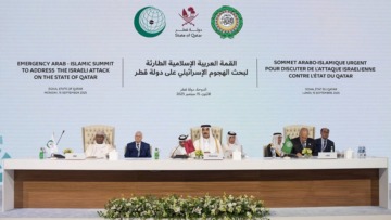 القمة العربية الإسلامية الطارئة بالدوحة تشيد بجهود الجزائر في الدفاع عن سيادة قطر