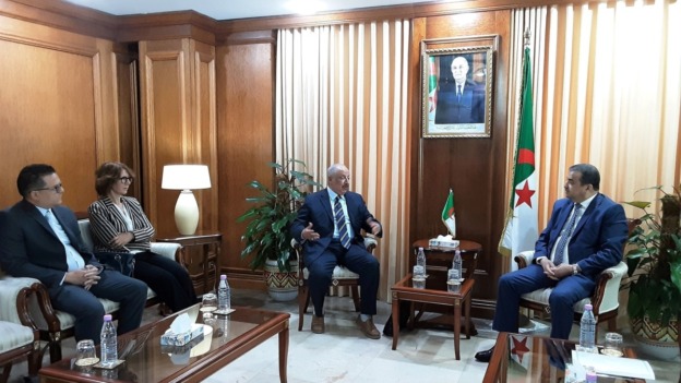 “مترو القابضة” تقدم مشروعًا استثماريًا طموحًا بالجزائر يعتمد على الطاقة الشمسية والريحية
