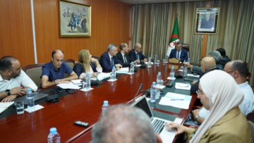 بداري يجتمع برؤساء الندوات الجهوية لمتابعة تحضيرات الدخول الجامعي 2025/2026