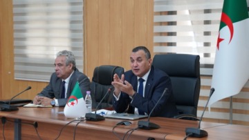 زروقي.. الدفع الإلكتروني خيار استراتيجي لتطوير البريد السريع
