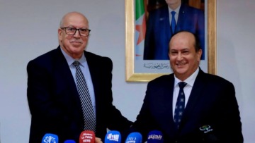 يحيى بشير يستلم مهامه على رأس وزارة الصناعة