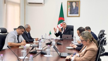 زروقي يدعو لتغطية المحيطات الفلاحية والمناطق الصناعية بالأنترنت والتحضير لإطلاق الـ5G 