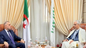 رئيس المجلس الإسلامي يبحث سبل تعزيز التعاون مع سفير دولة فلسطين