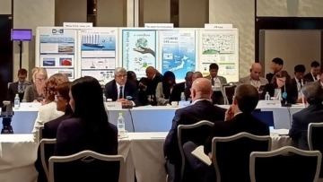 الجزائر تؤكد التزامها بمواصلة العمل لتطوير حلول مبتكرة ومستدامة في مجالات النقل البحري والجوي والطاقات المتجددة
