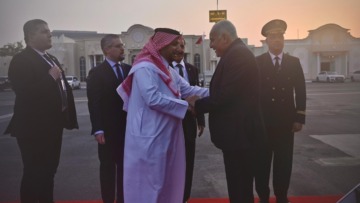 عطاف يحل بالدوحة للمشاركة في القمة العربية-الإسلامية الطارئة