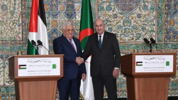 الرئيس الفلسطيني يشيد بدور الجزائر البارز في الدفاع عن الحقوق المشروعة للشعب الفلسطيني