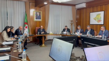 الوزير الأول يترأس اجتماعا وزاريا مشتركا تحضيرا للدخول المدرسي