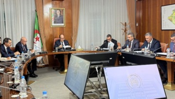 الحكومة تواصل دراسة قانون مالية 2026 وتدرس ورقة طريق تطوير المؤسسات المصغرة