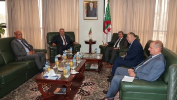 وزير الاتصال يستقبل وفدا عن كتلة الأحرار بمجلس الأمة