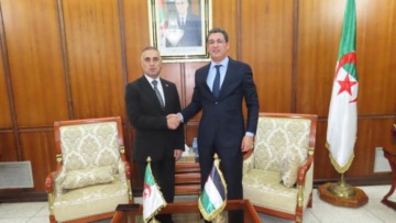 وزير الصحة يبحث آليات إدماج الطلبة الفلسطينيين في المؤسسات الصحية الوطنية