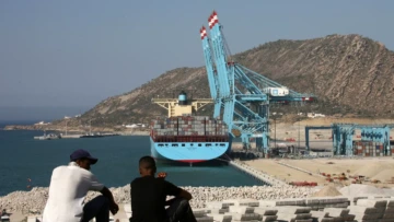 التطبيع يرسو في طنجة