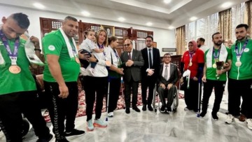 أبطال نيودلهي يحظون باستقبال رائع