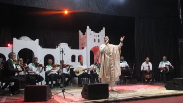 12 فنانا هاويا يحجزون مكانهم