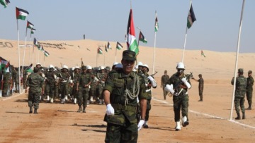 القائد الأعلى للقوات المسلحة رئيس الجمهورية الصحراوية يشرف على استعراض عسكري