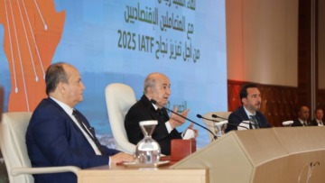 لقاء رئيس الجمهورية بالمتعاملين الاقتصاديين.. إشادة بالإنجازات وإقرار بضمانات لدولة صاعدة اقتصاديا
