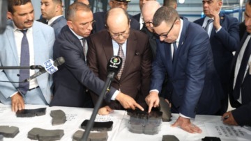 الوزير الأول يدعو إلى توحيد الجهود للتمكن من بناء شبكة مناولة وطنية قوية