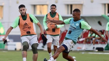 “الخضر” يطيرون إلى وهران هذا الأربعاء بكامل التعداد