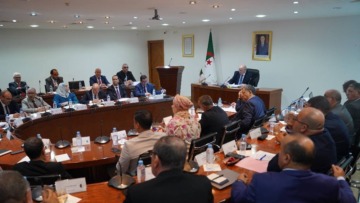 صناعة: بشير يبحث مع مسؤولي “إيلاك الجزائر” البرامج والمشاريع الاستثمارية للمجمع العمومي