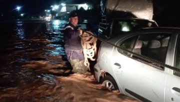 حصيلة التقلبات الجوية الأخيرة: انقاذ 8 أشخاص وانهيار جسرين