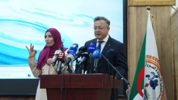 بداري.. نحو رفع عدد الأساتذة المكونين في “الصم” إلى 1500 أستاذ ثانوي في سنة 2027