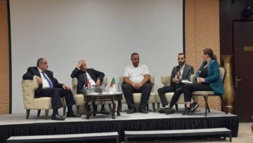 الدعوة إلى ضمان حقوق عمال المنصات الرقمية