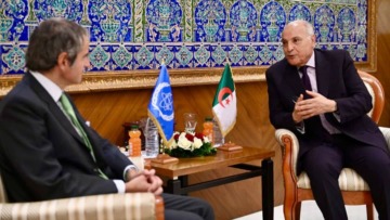 أحمد عطاف يستقبل المدير العام للوكالة الدولية للطاقة الذرية
