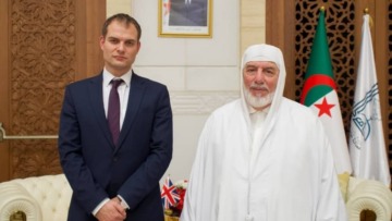 عميد جامع الجزائر يستقبل نائب كاتب الدولة البريطاني المكلف بشؤون الشرق الأوسط وشمال إفريقيا