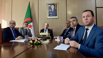 شايب يشرف على لقاء افتراضي مع نخبة من الأطباء الجزائريين المقيمين بعدة بلدان أوروبية