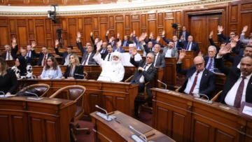 مجلس الأمة يصادق بالإجماع على النصين القانونيين المتضمنين إحداث أوسمة عسكرية في الجيش الوطني الشعبي