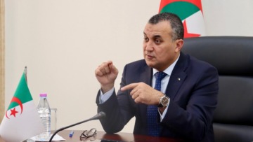 زروقي يبرز أهمية مواكبة متعاملي الهاتف النقال للاستعدادات الجارية لإطلاق خدمات الجيل الخامس