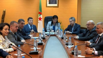 أمال عبد اللطيف تشرف على تنصيب رئيس الديوان الجديد