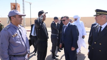 وزير الداخلية والجماعات المحلية والنقل يزور المعبر الحدودي لإن قزام