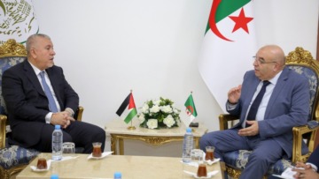 الجزائر والأردن يعززان التعاون في مجال الصناعة الصيدلانية والأدوية