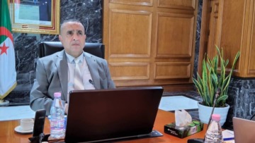 عجال يترأس اجتماعا لدراسة مدى تقدم أشغال مشاريع إنتاج الكهرباء والتحضير لصائفة 2026