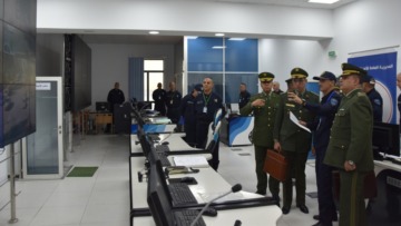 وفد من إطارات قيادة الدرك الوطني في زيارة إلى مقر المديرية العامة للأمن الوطني