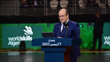 الوزير الأول يؤكد عزم الجزائر تحقيق قفزة نوعية في مجال المهارات والمهن إفريقيًا ودوليًا