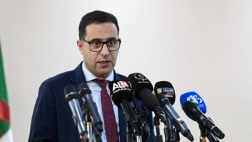الجزائر ملتزمة بتعزيز العلاقات مع فيتنام
