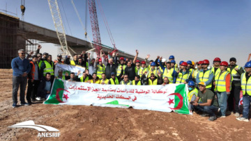 سكك حديدية: الانتهاء من وضع آخر كمرة خرسانية بالجسر الكبير على وادي الداورة