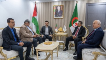 ممثلو الفصائل الفلسطينية: نشيد بالدور الأخوي الذي تقدمه الجزائر رسميًا وشعبيًا في الدفاع عن القضية وحق الشعب الفلسطيني في الحرية وتقرير المصير