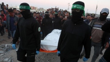 القسام تسلّم 3 جثث جديدة لأسرى الاحتلال في جنوب قطاع غزة