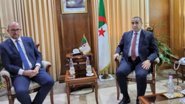 عجال يبحث مع وفد شركة “سيمنس” للطاقة سبل تعزيز التعاون الثنائي