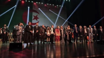فسيفساء غنائية في لوحة إبداعية رائعة