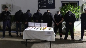 شرطة العاصمة: الإطاحة بجماعة إجرامية منظمة تتاجر بالمؤثرات العقلية أمام محيط المؤسسات التربوية