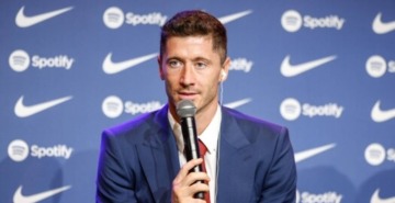 ليفاندوفسكي يفكر جديا في الاعتزال