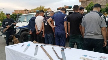 البليدة: توقيف 10 أشخاص وحجز مخدرات في عملية مداهمة ببوقرة