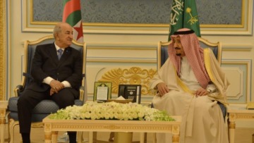 الرئيس تبون يتلقى تهاني خادم الحرمين الشريفين بمناسبة الذكرى الـ71 لاندلاع الثورة التحريرية المجيدة