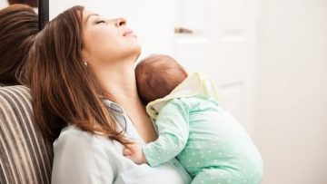 “الأم العصرية”.. في مواجهة تحديات الحياة الحديثة